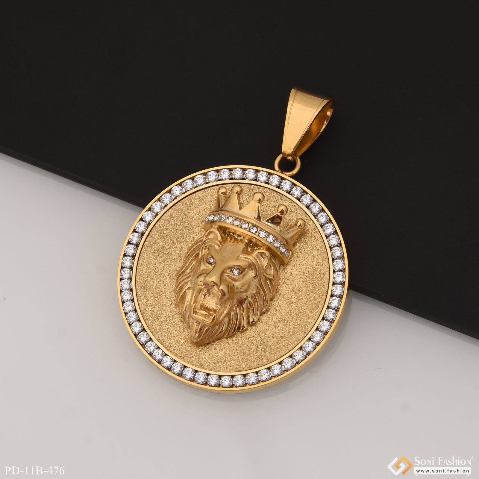 Lion Glittering Design with Diamond Attention-Getting Pendant for Men - Style B476